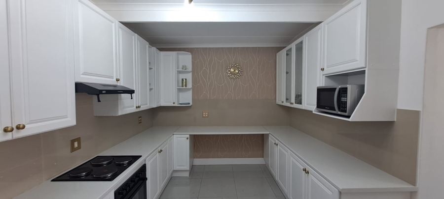 4 Bedroom Property for Sale in Kleinmond Western Cape